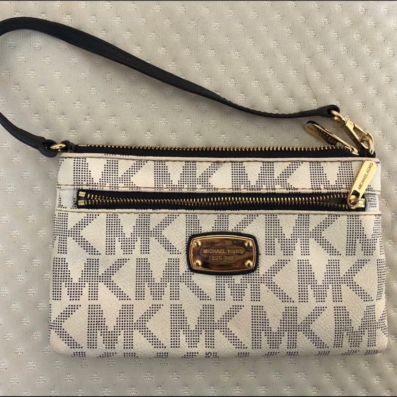Michael Kors Handbags - Michael Kors Wallet Wristlet